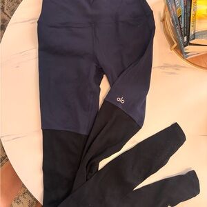 ALO Yoga Navy and Black Colorblock Leggings